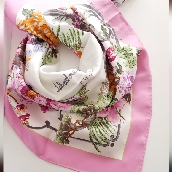 Salvatore Ferragamo Ceramica Print Silk Square Scarf Avorio Rose - Picture 2 of 10